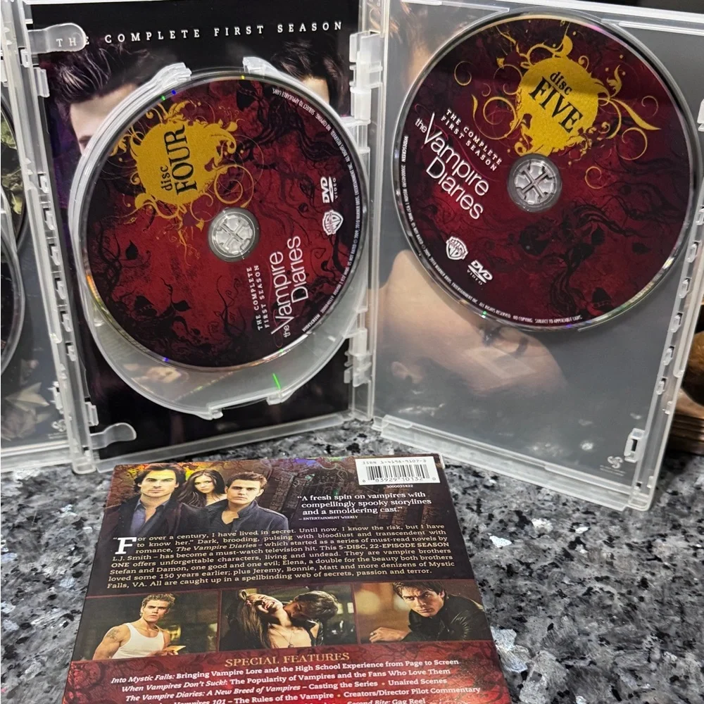 🩸✨ The Vampire Diaries – Complete Seasons 1 & 2 DVD Set ✨🩸 - Picture 7 of 16